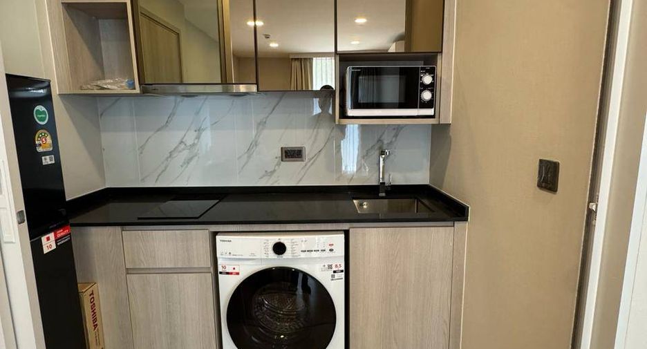 For rent 2 bedrooms condo in Watthana, Bangkok