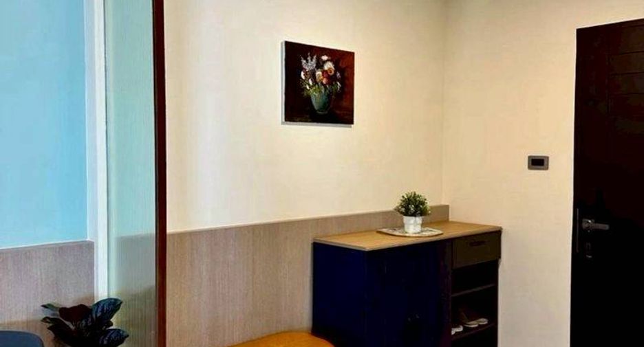 For rent 2 bedrooms condo in Huai Khwang, Bangkok