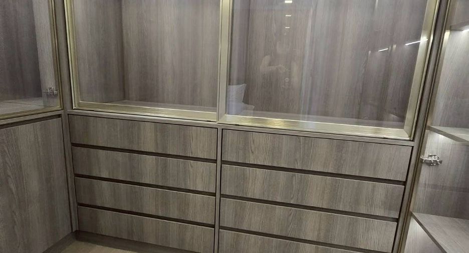 For rent 3 bedrooms condo in Watthana, Bangkok