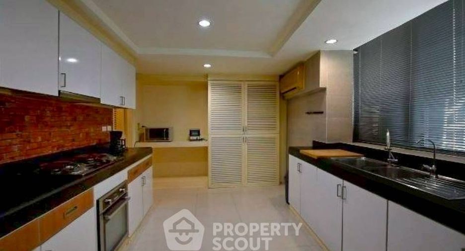 For rent 3 bedrooms condo in Khlong Toei, Bangkok