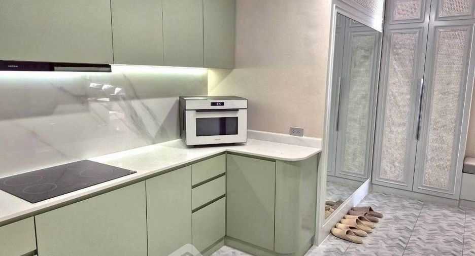 For rent 2 bedrooms condo in Khlong Toei, Bangkok
