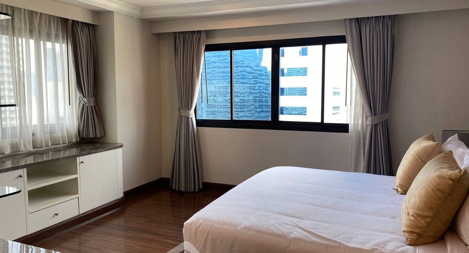 For rent 3 bedrooms apartment in Watthana, Bangkok