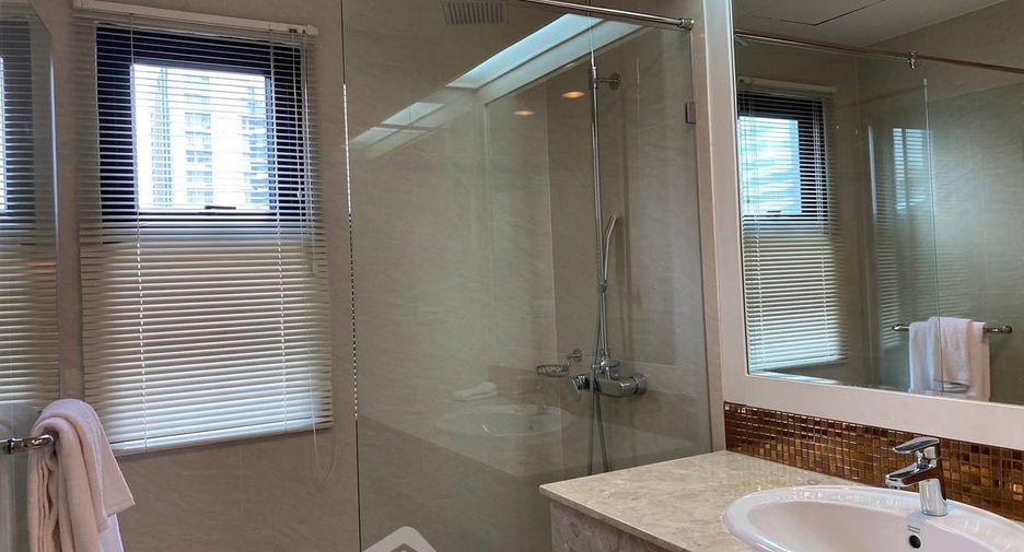 For rent 3 bedrooms apartment in Watthana, Bangkok