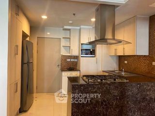 For rent 3 bedrooms apartment in Watthana, Bangkok