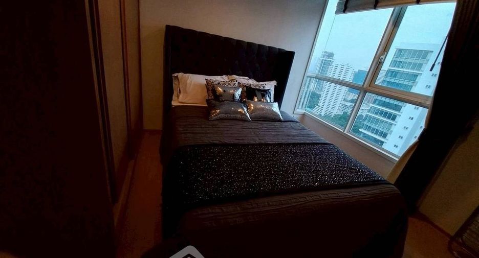 For rent 2 bedrooms condo in Watthana, Bangkok