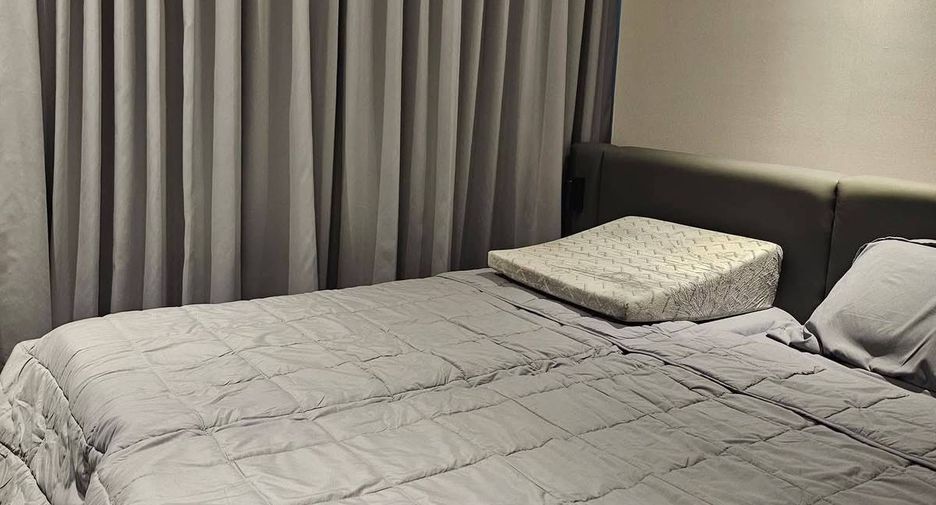 For rent 2 bedrooms condo in Huai Khwang, Bangkok