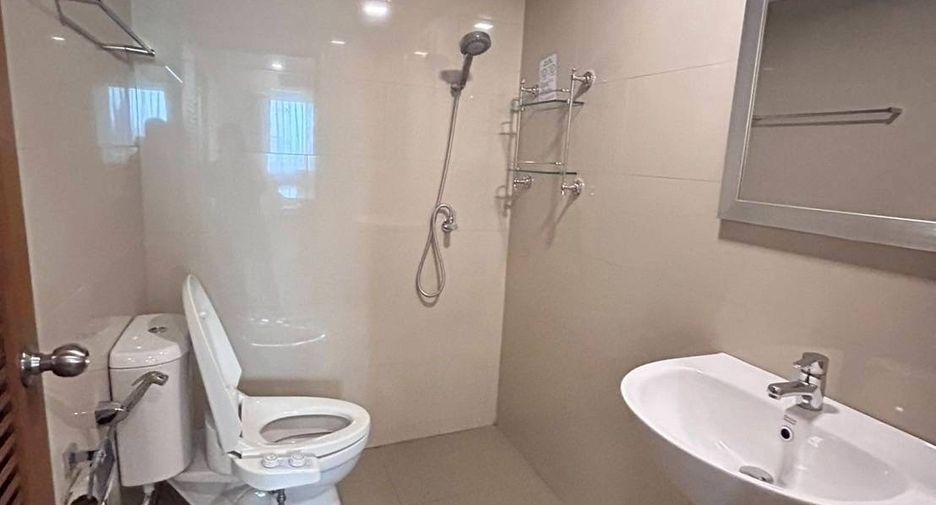 For rent 3 bedrooms condo in Watthana, Bangkok