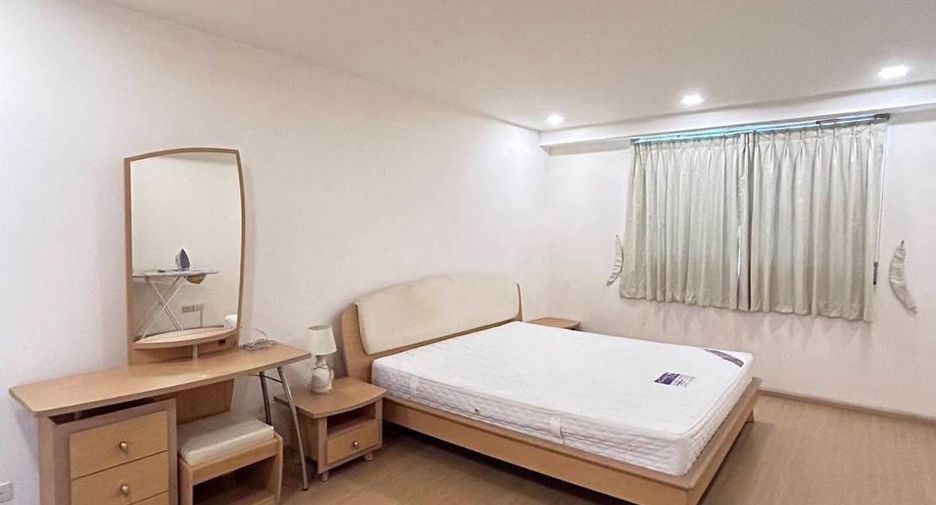 For rent 3 bedrooms condo in Watthana, Bangkok