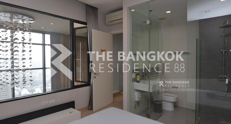 For rent 3 bedrooms condo in Khlong San, Bangkok