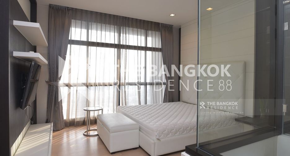 For rent 3 bedrooms condo in Khlong San, Bangkok