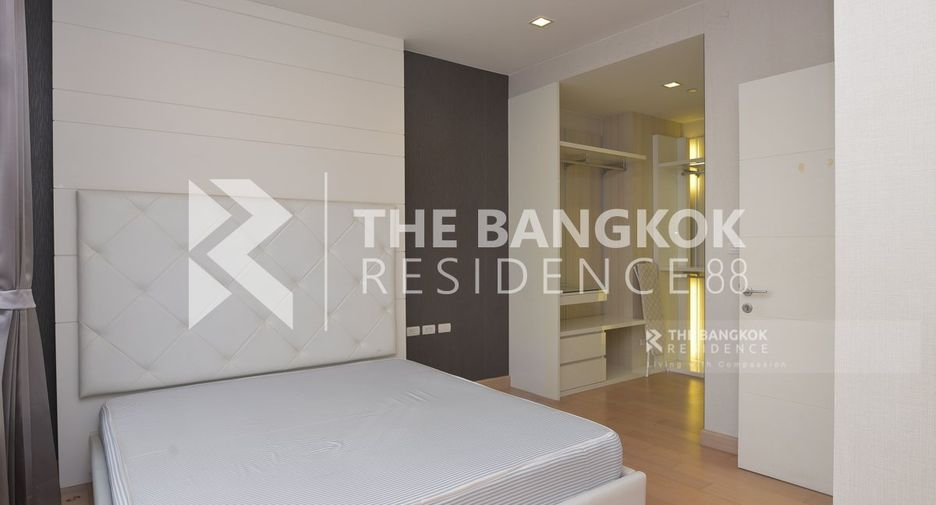 For rent 3 bedrooms condo in Khlong San, Bangkok