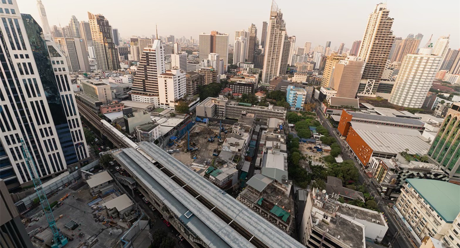 For rent 2 bedrooms condo in Khlong Toei, Bangkok