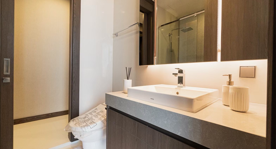 For rent 2 bedrooms condo in Khlong Toei, Bangkok