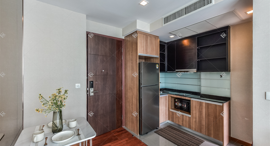 For sale 1 bed condo in Pathum Wan, Bangkok