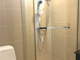 Wohnung zur Miete mit 2 Zimmer in Huai Khwang, Bangkok