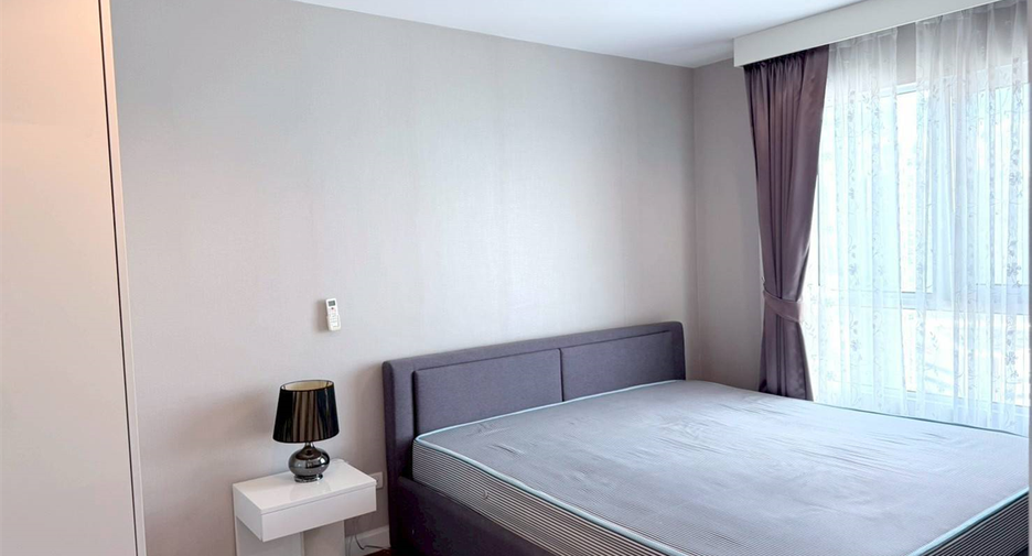 For rent 2 bedrooms condo in Huai Khwang, Bangkok