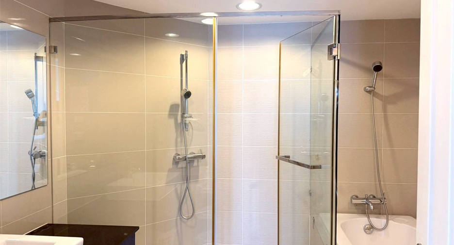 For rent 2 bedrooms condo in Huai Khwang, Bangkok