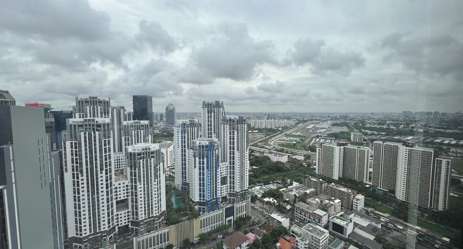 Condo en venta de 2 habitaciones en Huai Khwang, Bangkok