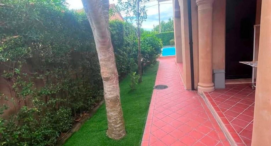 À louer 4 chambres villa à Huay Yai, Pattaya