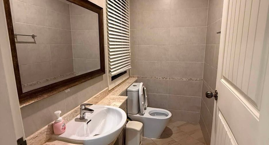 À louer 4 chambres villa à Huay Yai, Pattaya