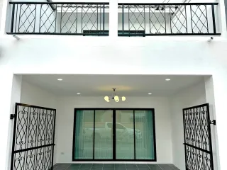 For sale 2 bedrooms townhouse in Bang Lamung, Chonburi