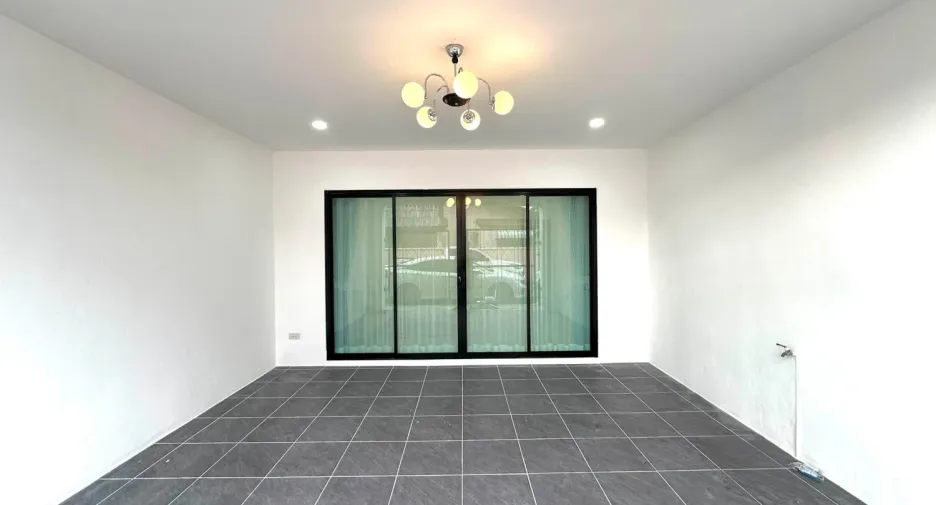 For sale 2 bedrooms townhouse in Bang Lamung, Chonburi