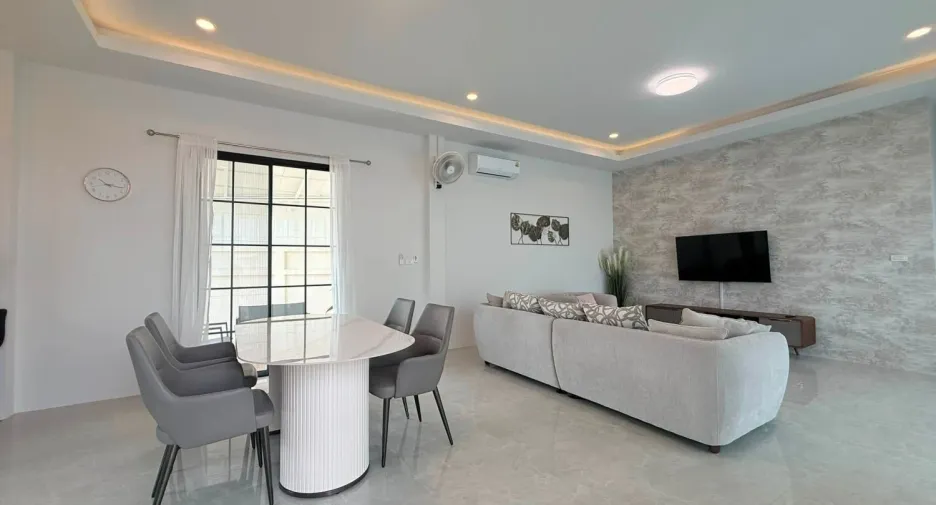 For sale 3 bedrooms villa in Huay Yai, Pattaya