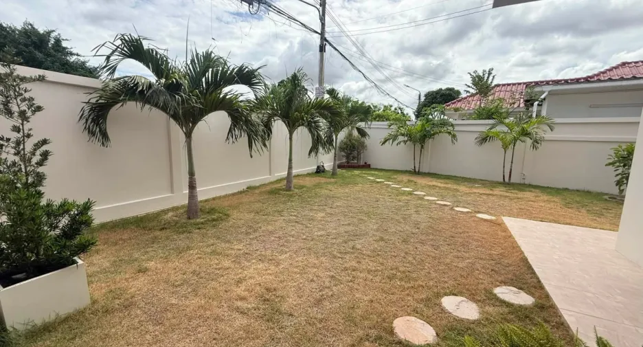 For sale 3 bedrooms villa in Huay Yai, Pattaya