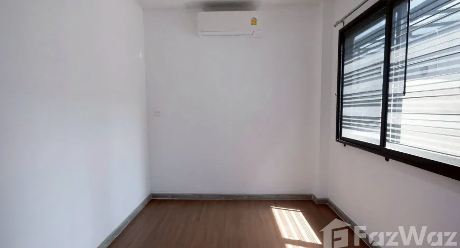 For sale 4 bedrooms house in Thanyaburi, Pathum Thani