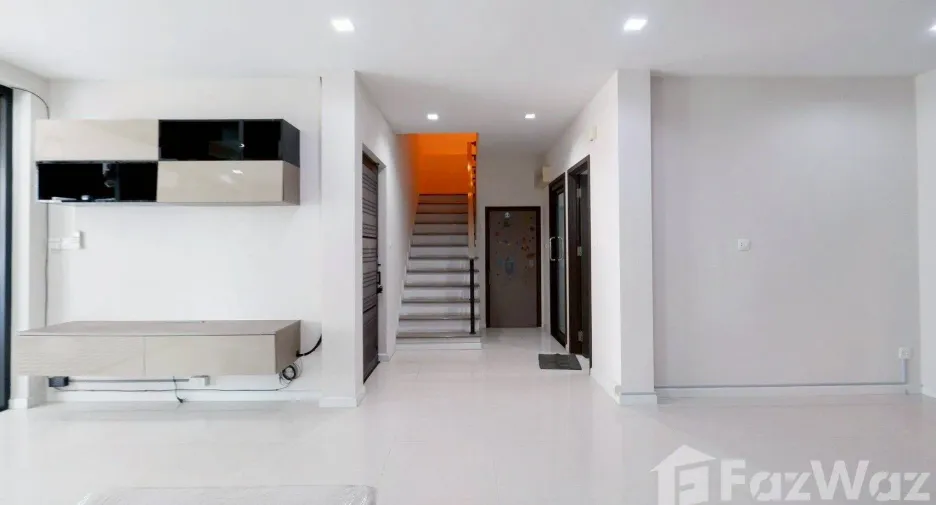 For sale 4 bedrooms house in Thanyaburi, Pathum Thani