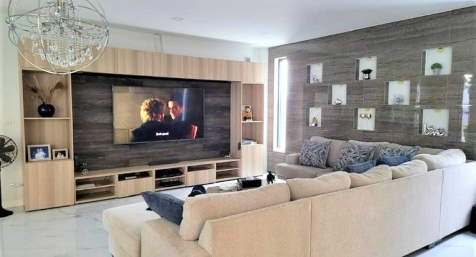 For sale 5 bedrooms house in Bang Lamung, Chonburi