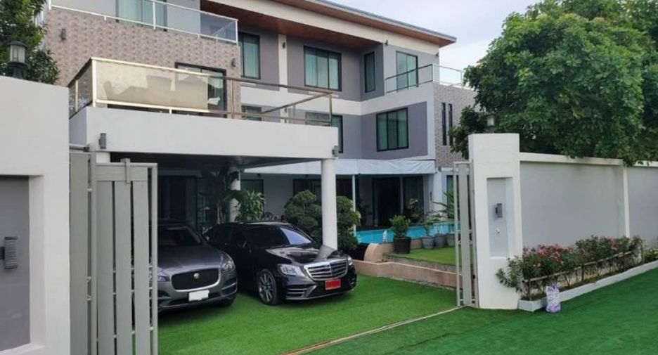 For sale 5 bedrooms house in Bang Lamung, Chonburi