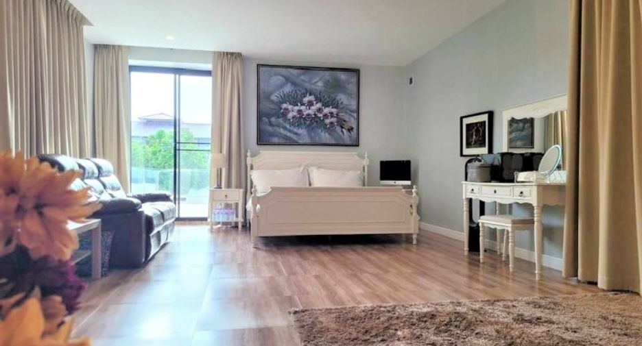 For sale 5 bedrooms house in Bang Lamung, Chonburi