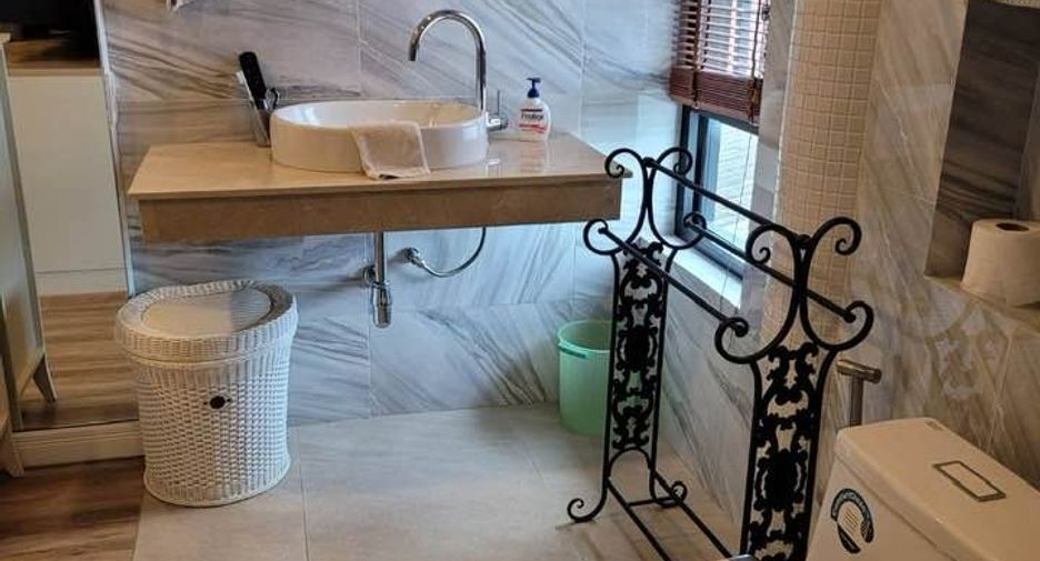 For sale 5 bedrooms house in Bang Lamung, Chonburi