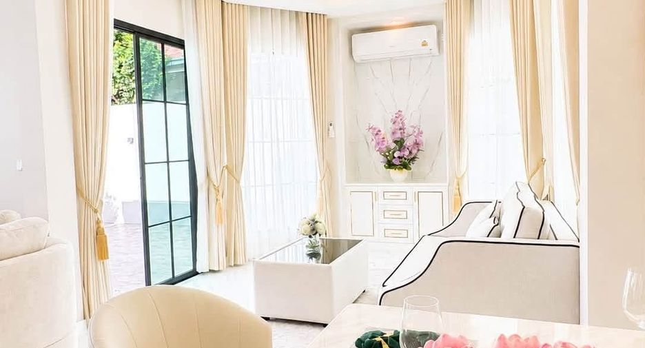 For sale 4 bedrooms villa in Bang Lamung, Chonburi