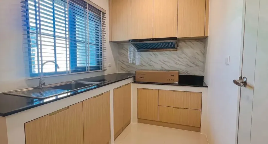 For rent 4 bedrooms house in Bang Phli, Samut Prakan