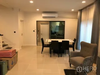 For rent and for sale 4 bedrooms house in Bang Kapi, Bangkok