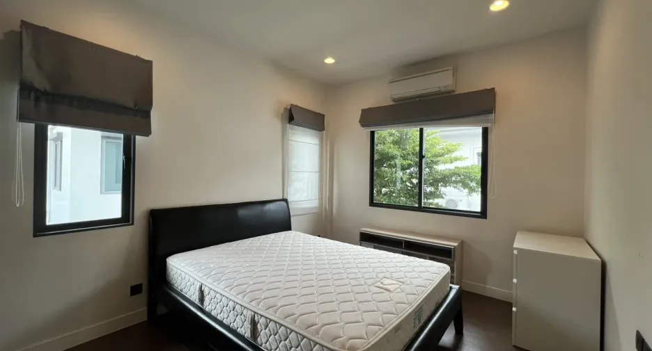 Casa en alquiler de 4 habitaciones en Bang Kapi, Bangkok