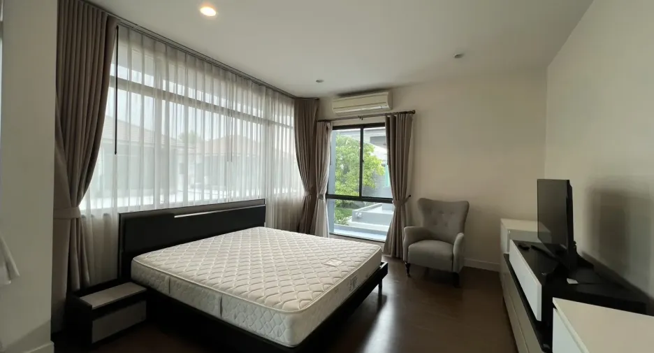 Casa en alquiler de 4 habitaciones en Bang Kapi, Bangkok