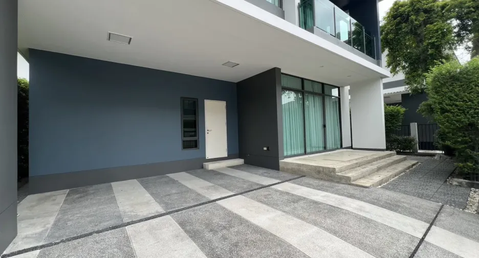 Casa en alquiler de 4 habitaciones en Bang Kapi, Bangkok