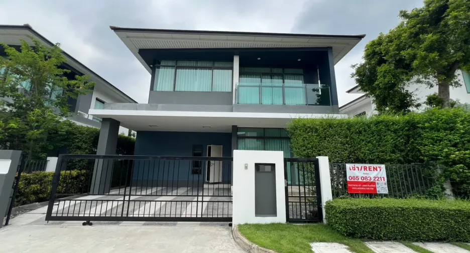 Casa en alquiler de 4 habitaciones en Bang Kapi, Bangkok