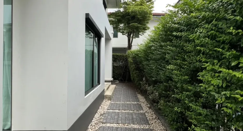 Casa en alquiler de 4 habitaciones en Bang Kapi, Bangkok