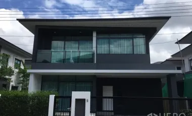 For rent and for sale 4 bedrooms house in Bang Kapi, Bangkok