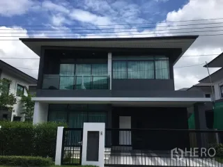 For rent and for sale 4 bedrooms house in Bang Kapi, Bangkok