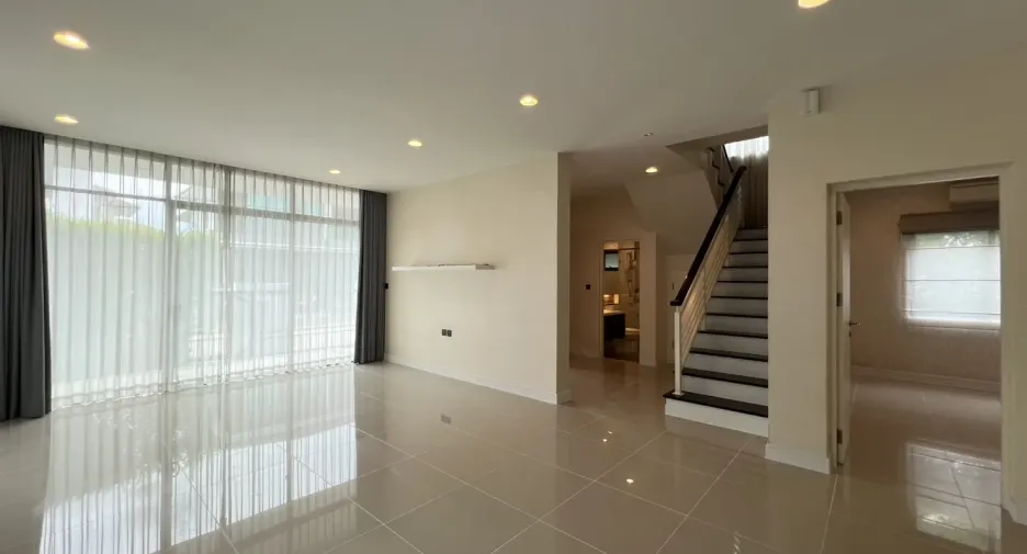 Casa en alquiler de 4 habitaciones en Bang Kapi, Bangkok
