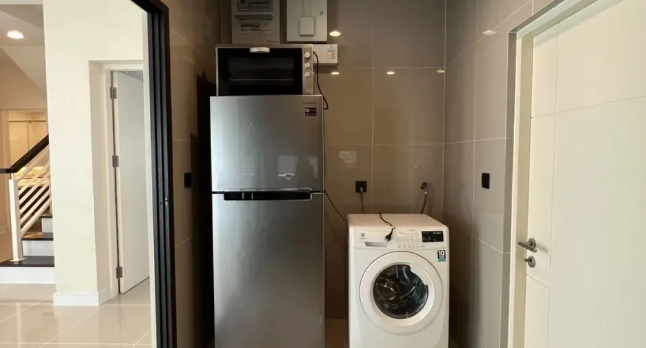 Casa en alquiler de 4 habitaciones en Bang Kapi, Bangkok