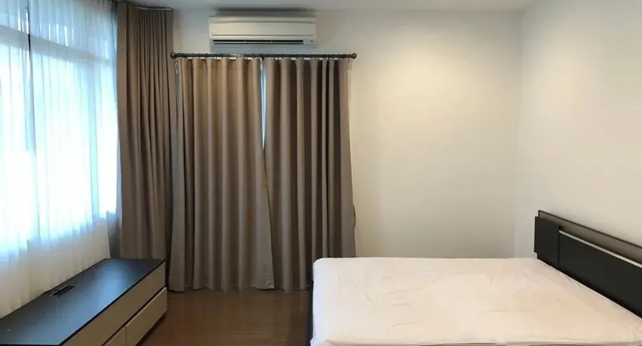 For rent and for sale 4 bedrooms house in Bang Kapi, Bangkok