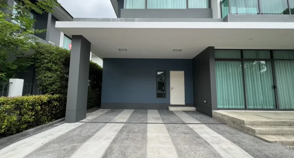 Casa en alquiler de 4 habitaciones en Bang Kapi, Bangkok