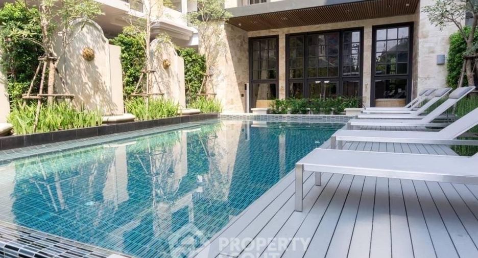 For sale 2 bedrooms condo in Khlong Toei, Bangkok