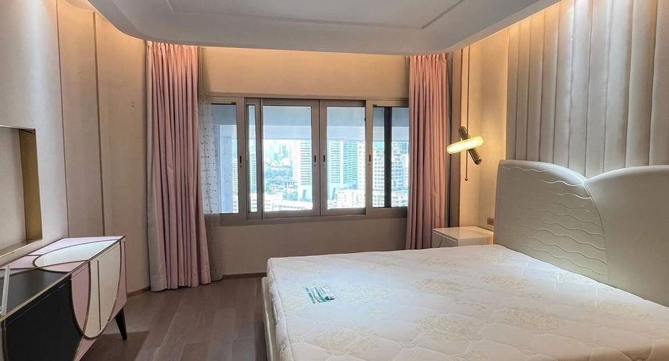 For sale 3 bedrooms condo in Khlong Toei, Bangkok